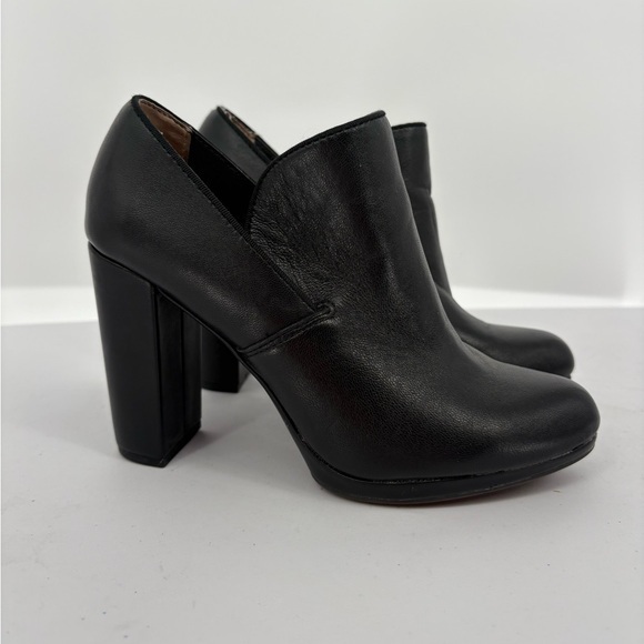 me too Shoes - 🚁 Me Too Cara Black Leather Block Heels bootie
